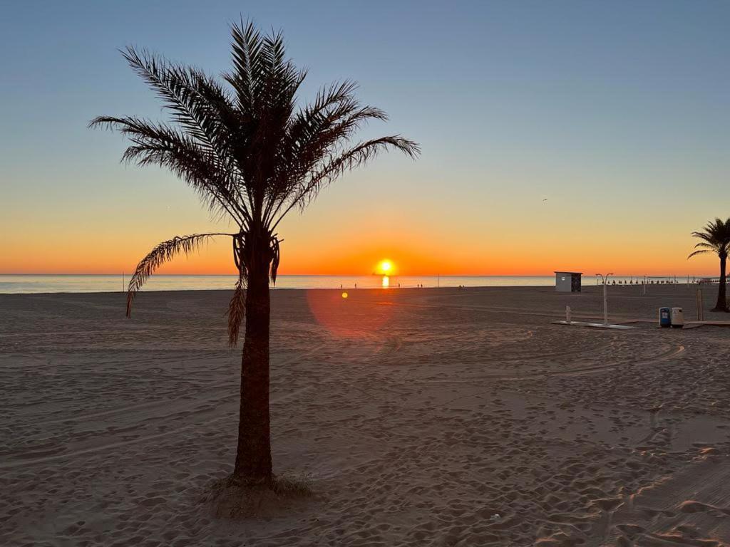 Apartamento 1ª Linea De Playa - Con Piscina Y Parking Playa de Gandia エクステリア 写真